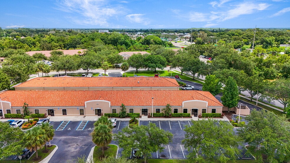 More Photos Of 3911 Golf Park Loop, Bradenton Office For Lease