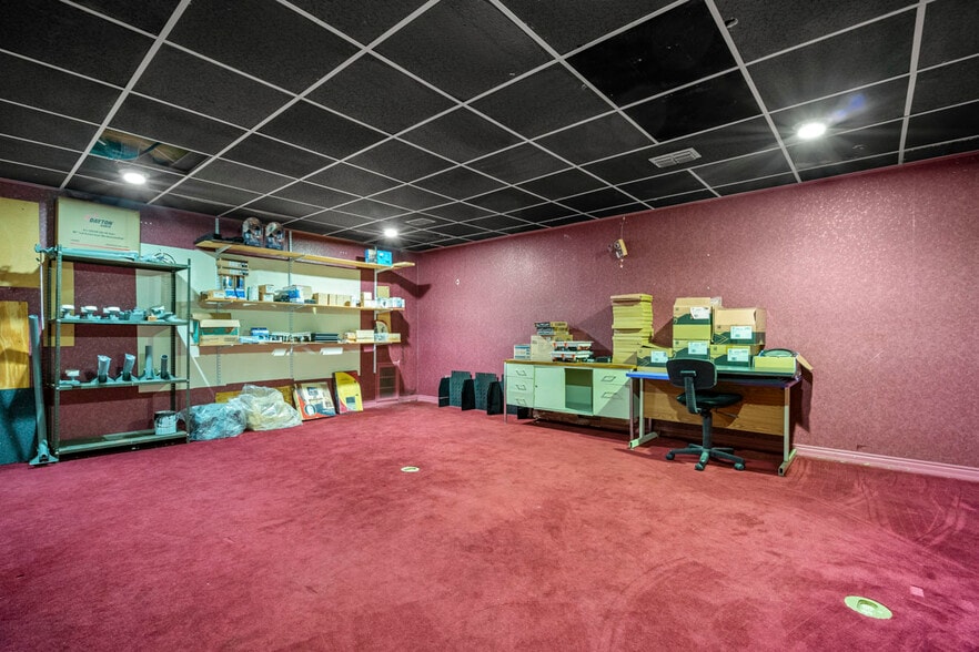 More Photos Of 4145 Fowler St, Fort Myers Auto Repair For Sale