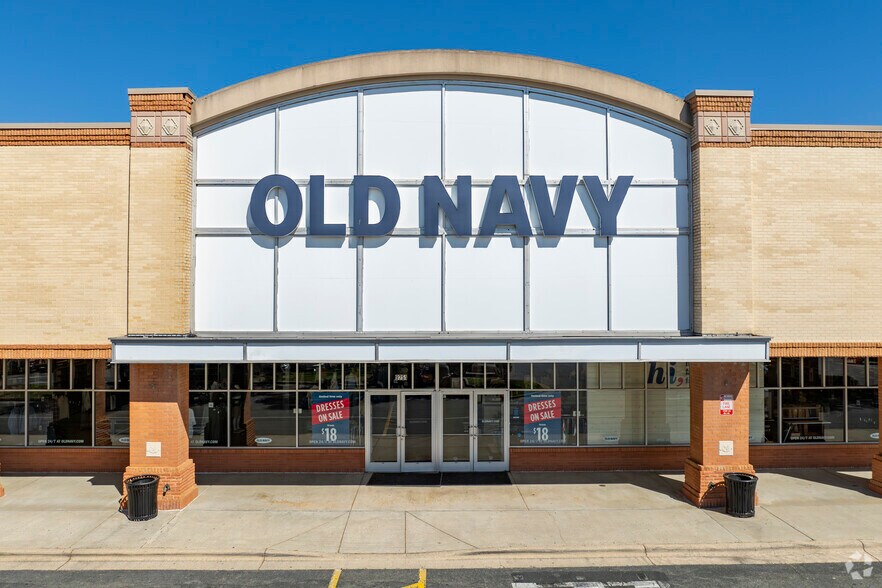 More Photos Of 9645-9759 Sam Furr Rd, Huntersville Unknown For Lease