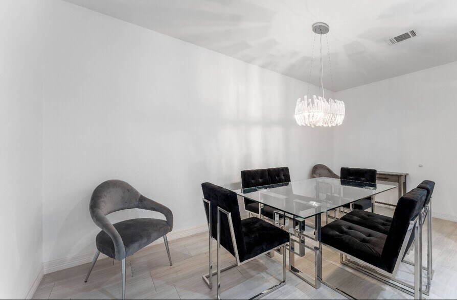 More Photos Of 2711 North Fwy, Houston Medical For Sale