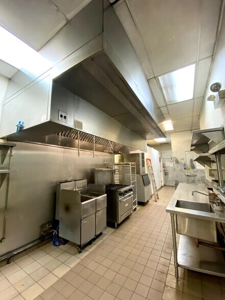 More Photos Of 1023-1025 W Belmont Ave, Chicago Storefront For Sale