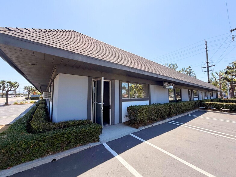 More Photos Of 2227-2229 S Wright St, Santa Ana Light Distribution For Lease
