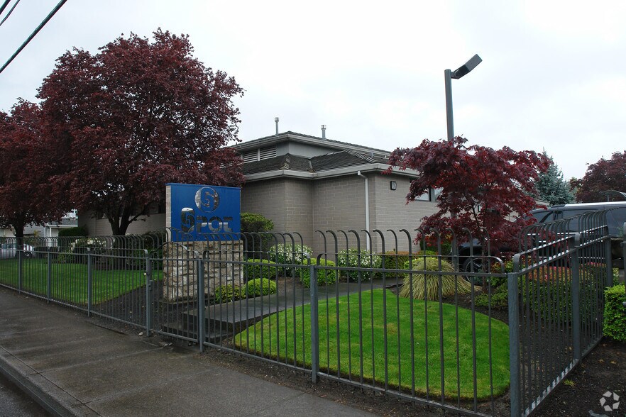 More Photos Of 1952 SE 122nd Ave, Portland Office For Sale