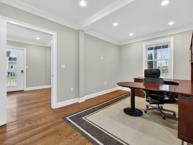 More Photos Of 3 Fort Rachel Pl, Mystic Office Residential For Lease