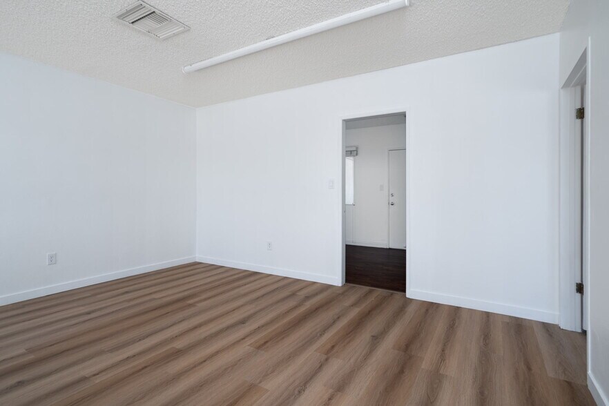 More Photos Of 320 Kentucky St, Bakersfield Manufacturing For Sale