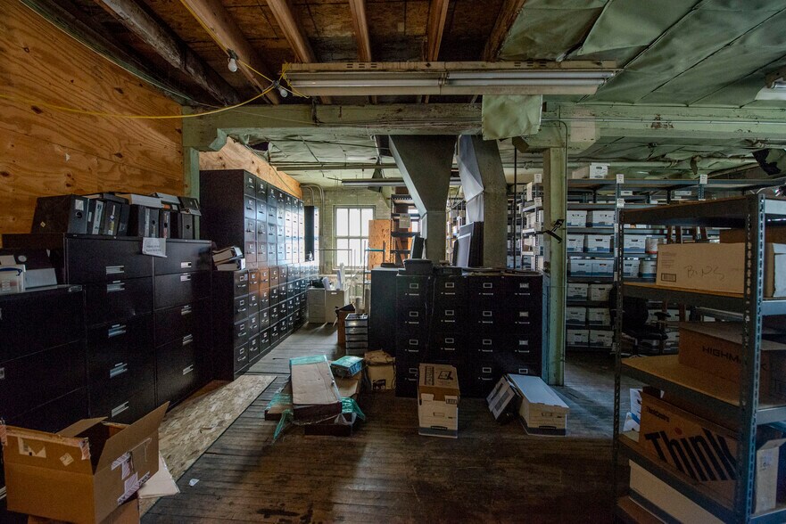 More Photos Of 1419 W Diversey Pky, Chicago Office For Sale