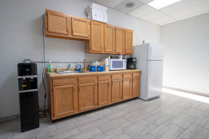 More Photos Of 1175 Central Ave, University Park Manufacturing For Lease