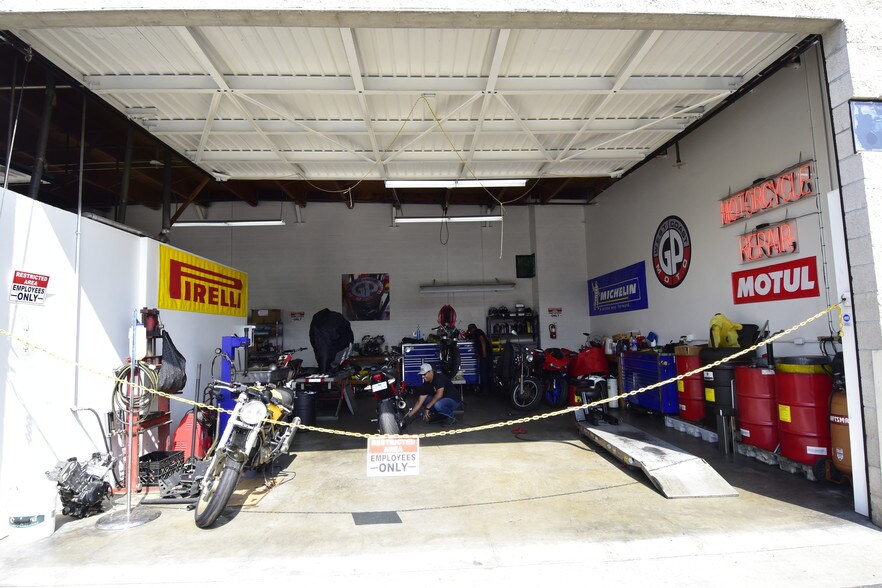 More Photos Of 802-808 E Huntington Dr, Monrovia Industrial For Lease