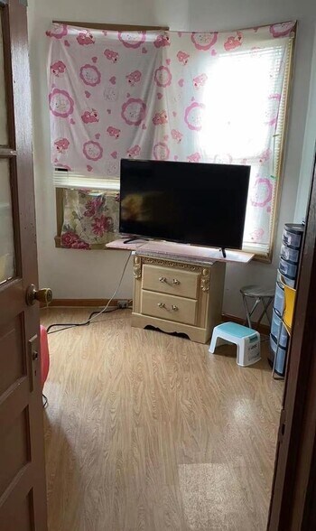 More Photos Of 2768 N 24th St, Philadelphia Restaurant For Lease