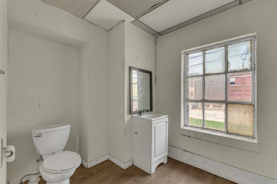 More Photos Of 7424 Bessemer Ave, Cleveland Warehouse For Sale