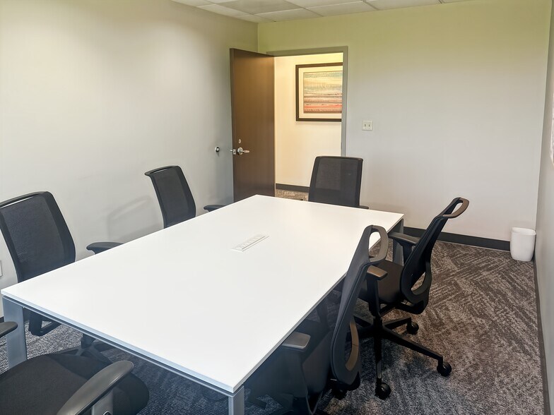 More Photos Of 780 Lynnhaven Pky, Virginia Beach Coworking Space