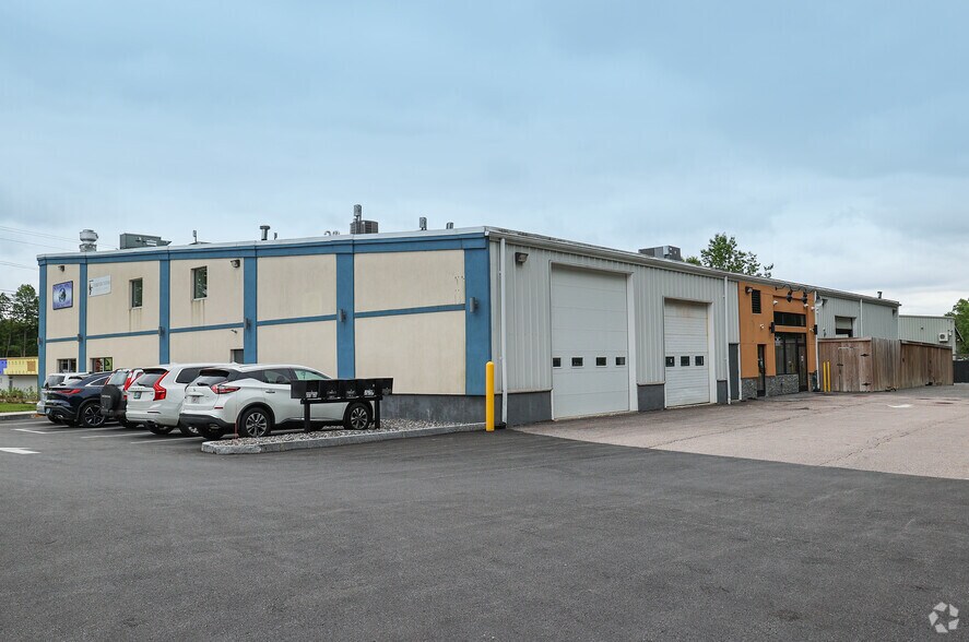 More Photos Of 13 Rockingham Rd, Windham General Retail For Sale