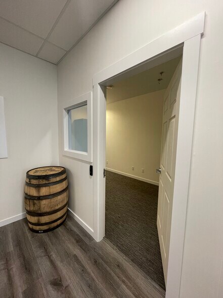 More Photos Of 18515 53rd Ave, Surrey Manufacturing For Lease