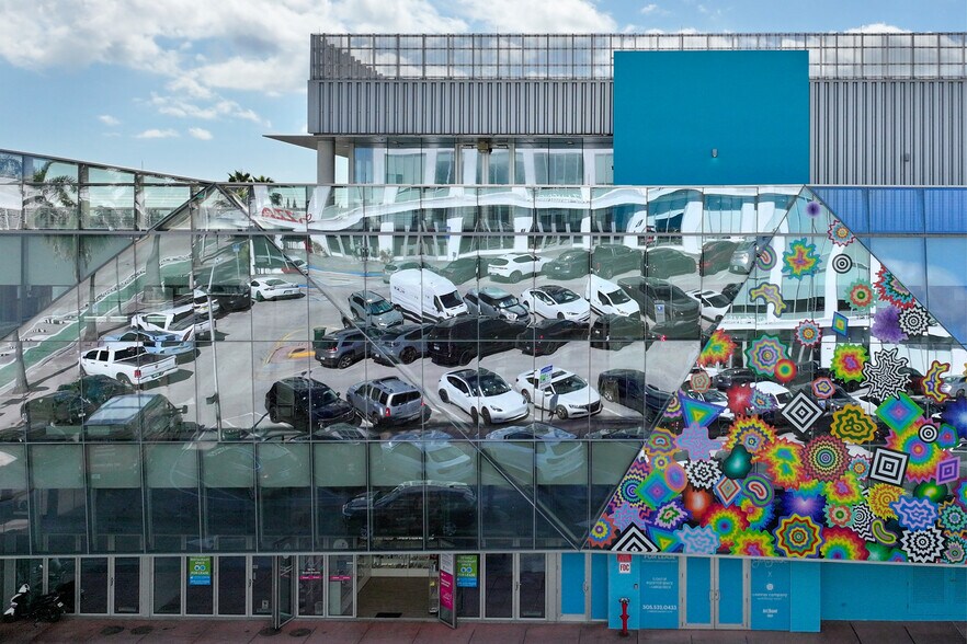 More Photos Of 801-821 Lincoln Mall, Miami Beach Storefront For Lease