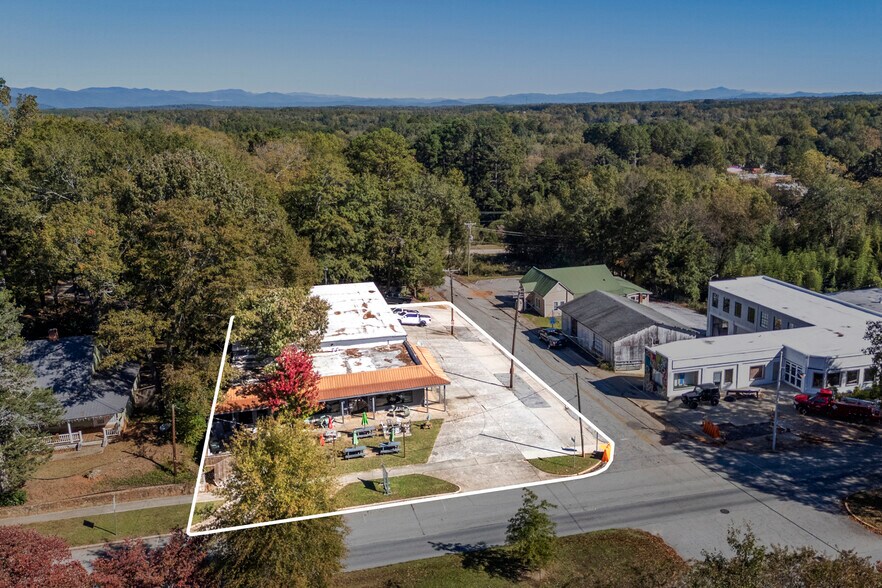 More Photos Of 400 W Main St, Walhalla General Retail For Sale