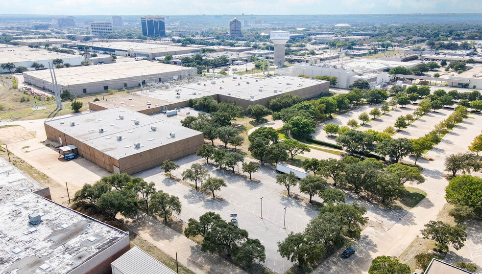 More Photos Of 4404 S Beltwood Pky, Dallas Warehouse For Sale