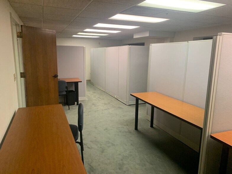 More Photos Of 600 Woodbridge St, Detroit Office For Lease