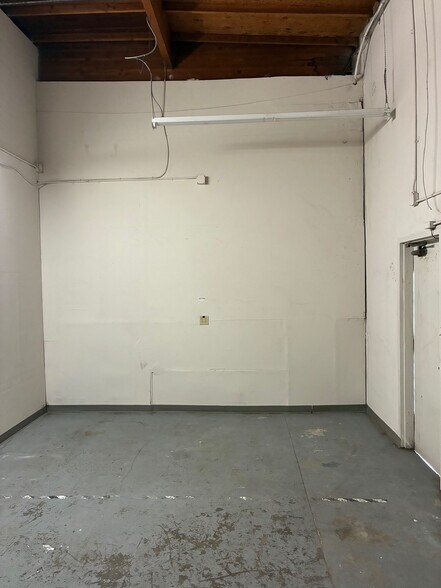 More Photos Of 20974-20988 Corsair Blvd, Hayward Research And Development For Lease