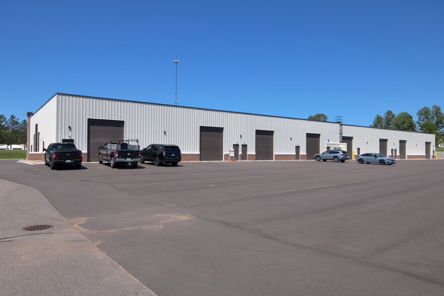 More Photos Of 1407 Winchester Way, Altoona Showroom For Lease