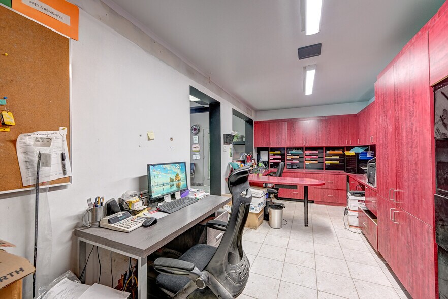 More Photos Of 11 Rue Notre-Dame, Berthierville Manufacturing For Sale