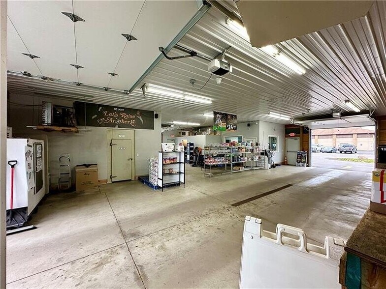 More Photos Of 1814 W State St, New Castle Convenience Store For Sale