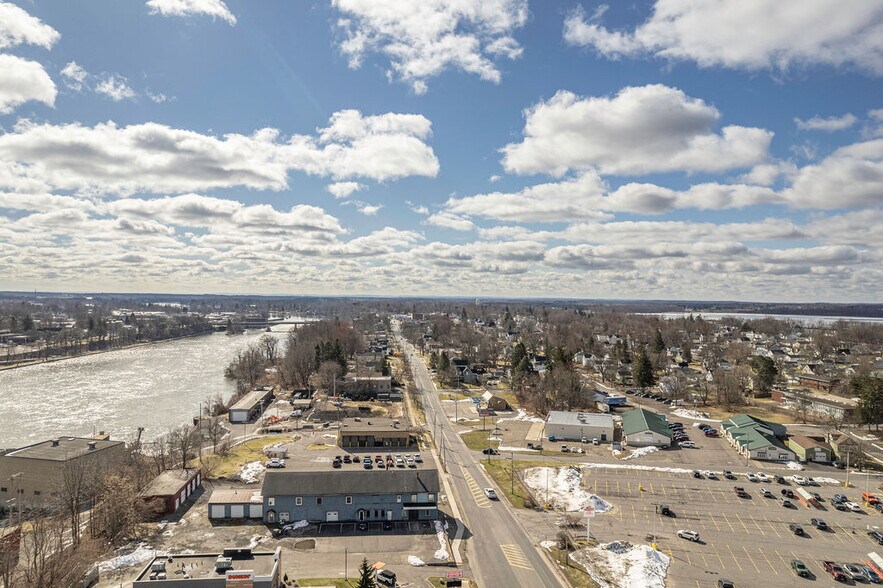 More Photos Of 15 W 1st St S, Fulton Freestanding For Sale