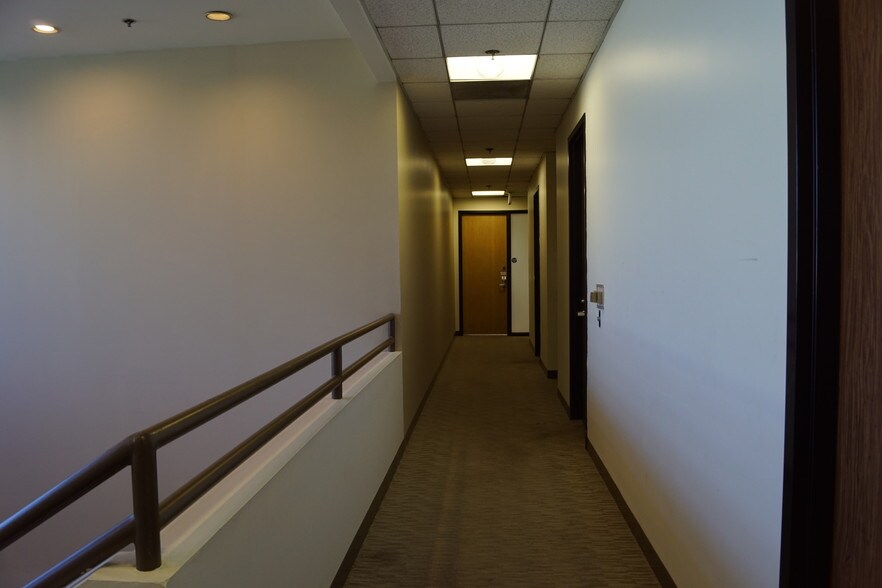 More Photos Of 105-161 W Victoria St, Long Beach Light Manufacturing For Lease