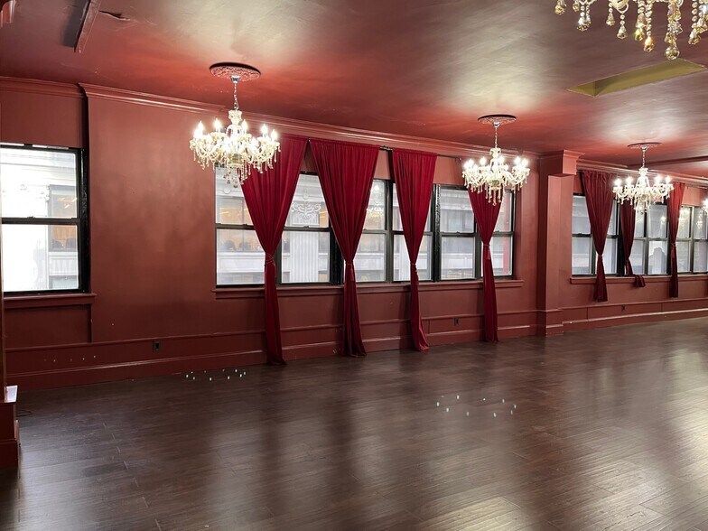 Primary Photo Of 516 8th Ave, New York Office For Lease