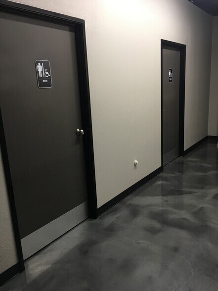 More Photos Of 2745 Bryan Ave, Fort Worth Light Manufacturing For Lease