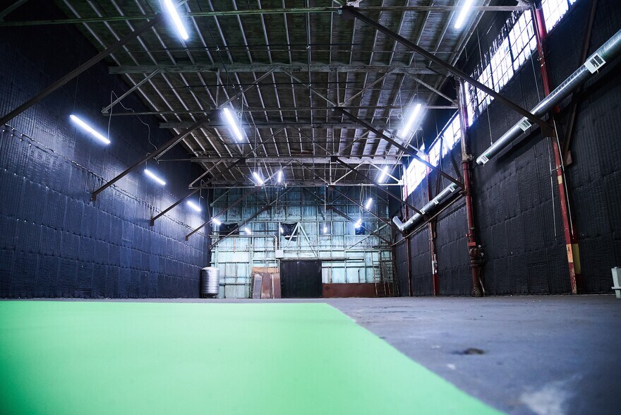 More Photos Of 6000 Avalon Blvd, Los Angeles Warehouse For Lease