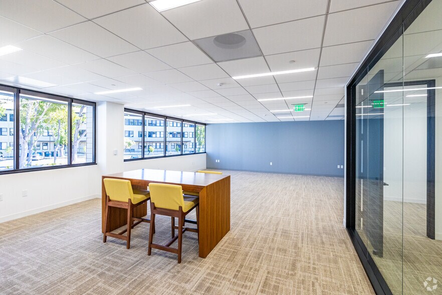 More Photos Of 1 Harbor Dr, Sausalito Unknown For Lease