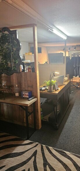 More Photos Of 124 S Broadway St, Coweta Storefront For Sale