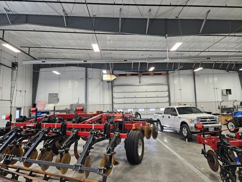 More Photos Of 1115 S Bell Ave, Ames Warehouse For Lease