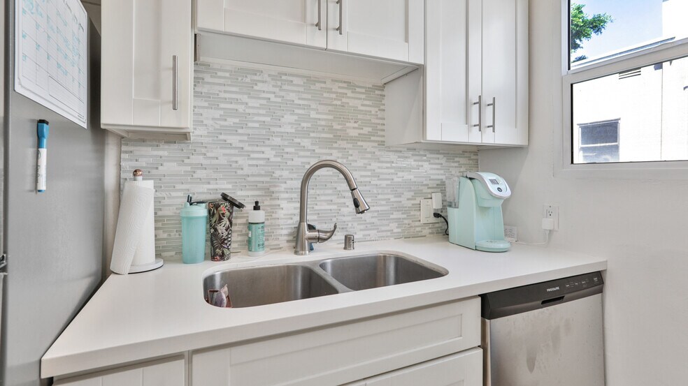 More Photos Of 610 N Spaulding Ave, Los Angeles Apartments For Sale