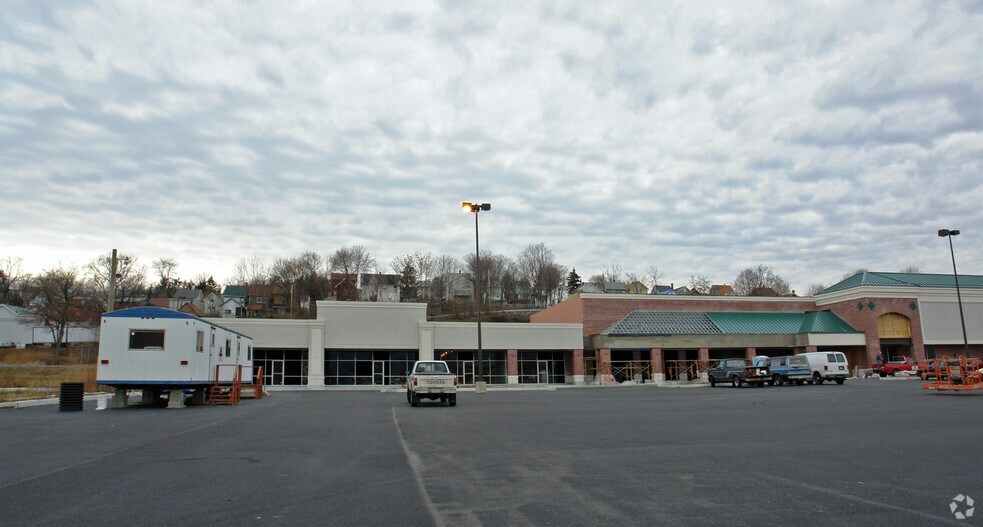 More Photos Of 116-228 E Chestnut Ave, Altoona Unknown For Lease