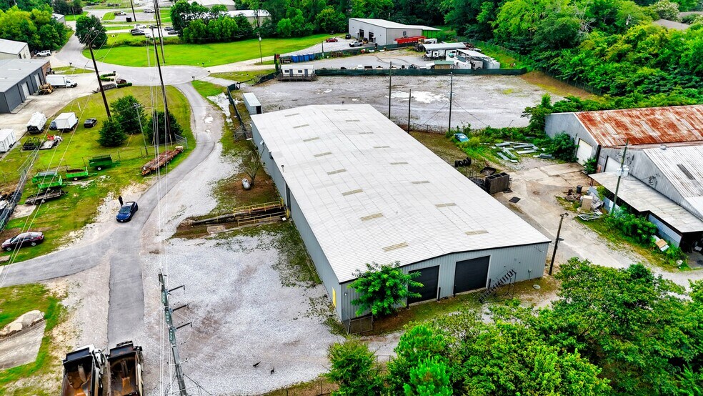 More Photos Of 121 Metrock Cir, Helena Warehouse For Lease