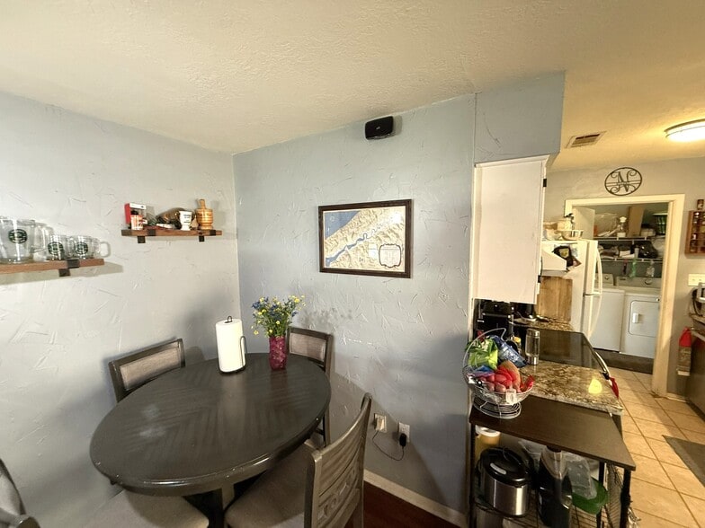 More Photos Of 1640 Lindbergh Dr, Beaumont Specialty For Sale