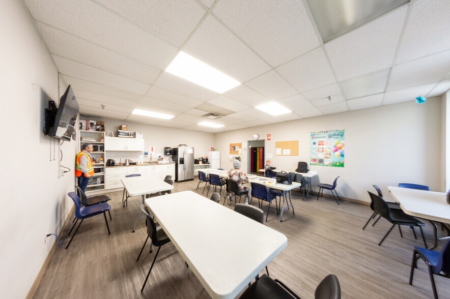 More Photos Of 1108 53rd Ave NE, Calgary Warehouse For Lease