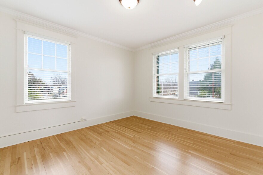 More Photos Of 3208 College Dr, Louisville Office For Sale