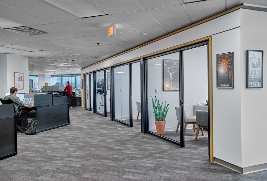 More Photos Of 900 S Gay St, Knoxville Office For Lease