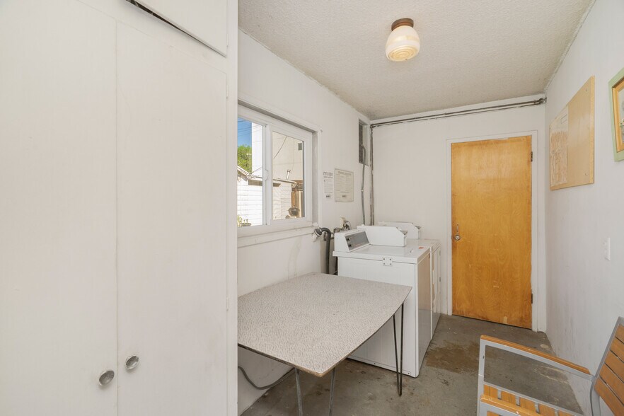 More Photos Of 14525 Albers St, Sherman Oaks Apartments For Sale
