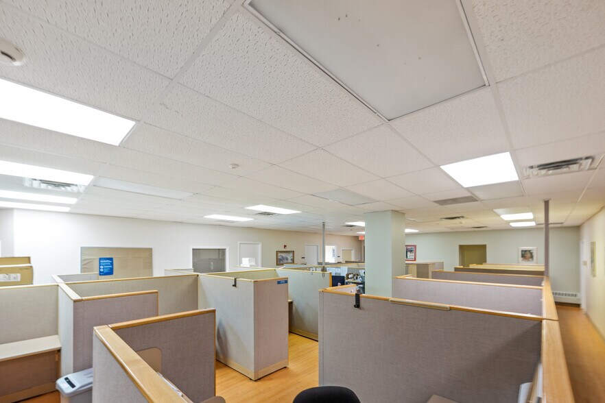 More Photos Of 19 Lunar Dr, Woodbridge Medical For Lease