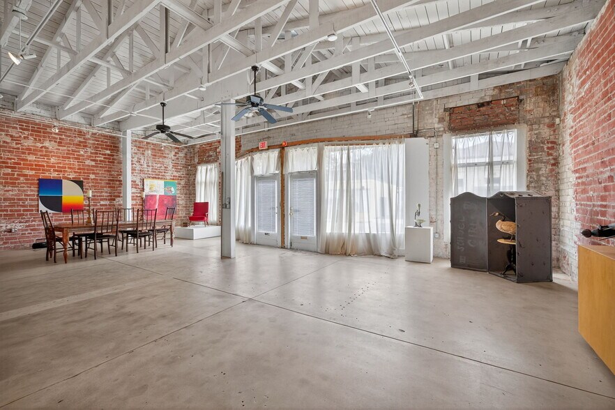 More Photos Of 141 Davis St, Santa Paula Storefront For Sale