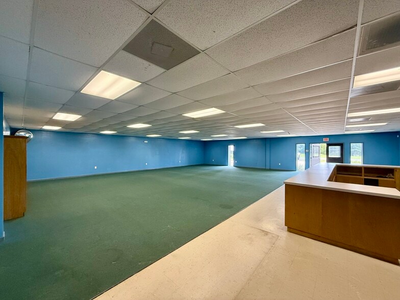 More Photos Of 7914 Browns Ferry Rd, Georgetown Light Distribution For Sale