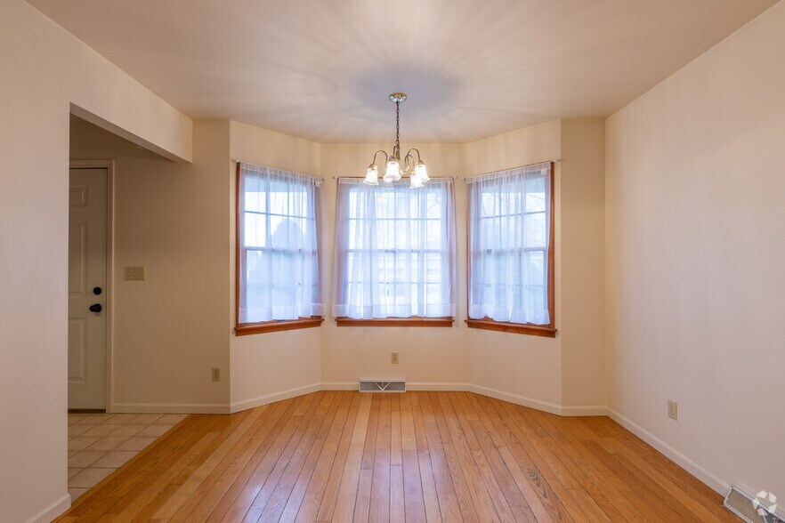 More Photos Of 1571 N Hickory Rd, Owosso Apartments For Sale