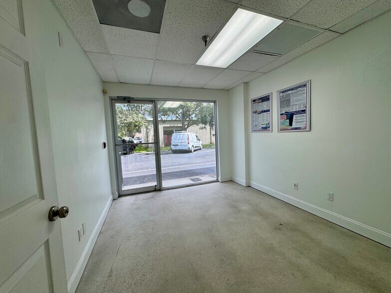 More Photos Of 1925 Barber Rd, Sarasota Warehouse For Lease