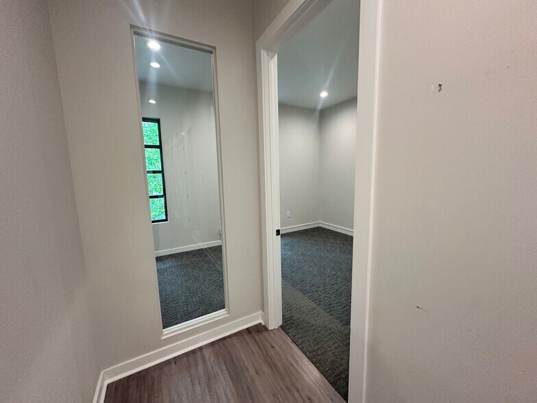 More Photos Of 6110 McFarland Station Dr, Alpharetta Medical For Lease