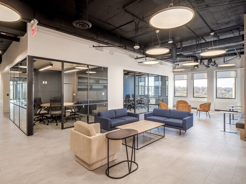 More Photos Of 2461 S Clark St, Arlington Office For Lease