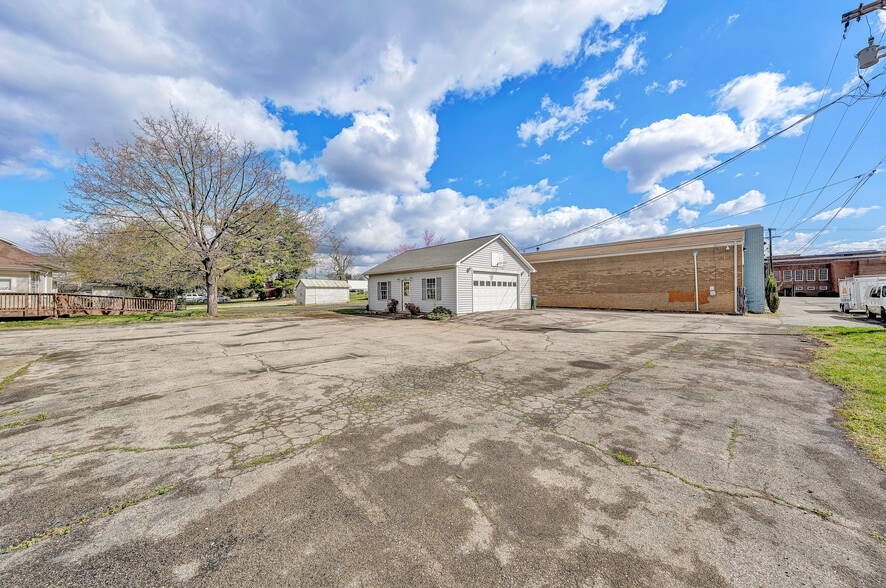 More Photos Of 628 S Colorado St, Salem Office For Sale