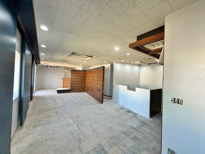 More Photos Of 4600 N Cooper Ave, Oklahoma City Warehouse For Sale